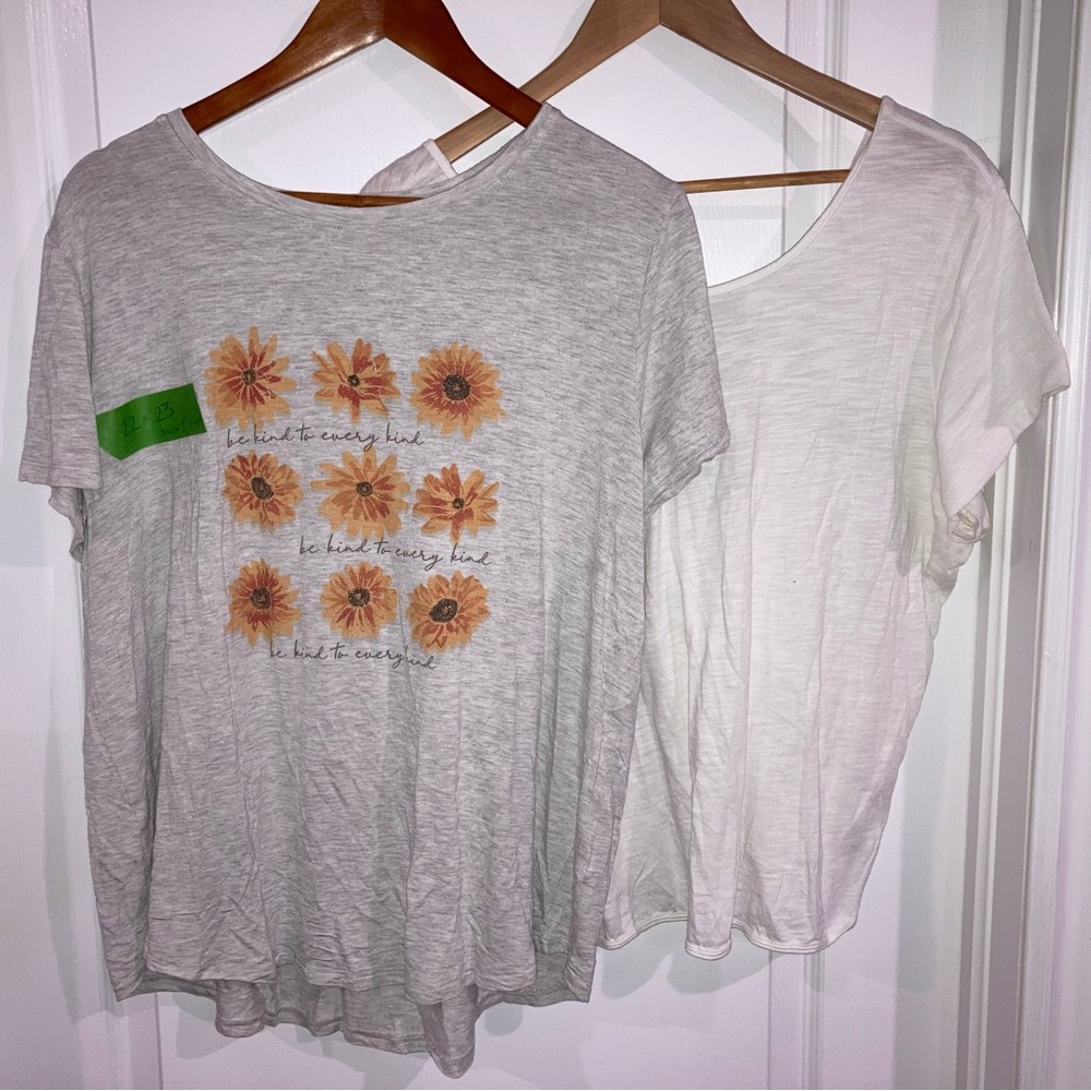 (5/$5) Grey Flower Graphic + White Twist Back T-Shirts - size XL (2pc)